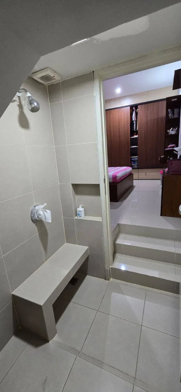 Rumah Full Furnish Dijual Nyaman Strategis Citraland The Greenlake Surabaya Barat - Thumbnail 3