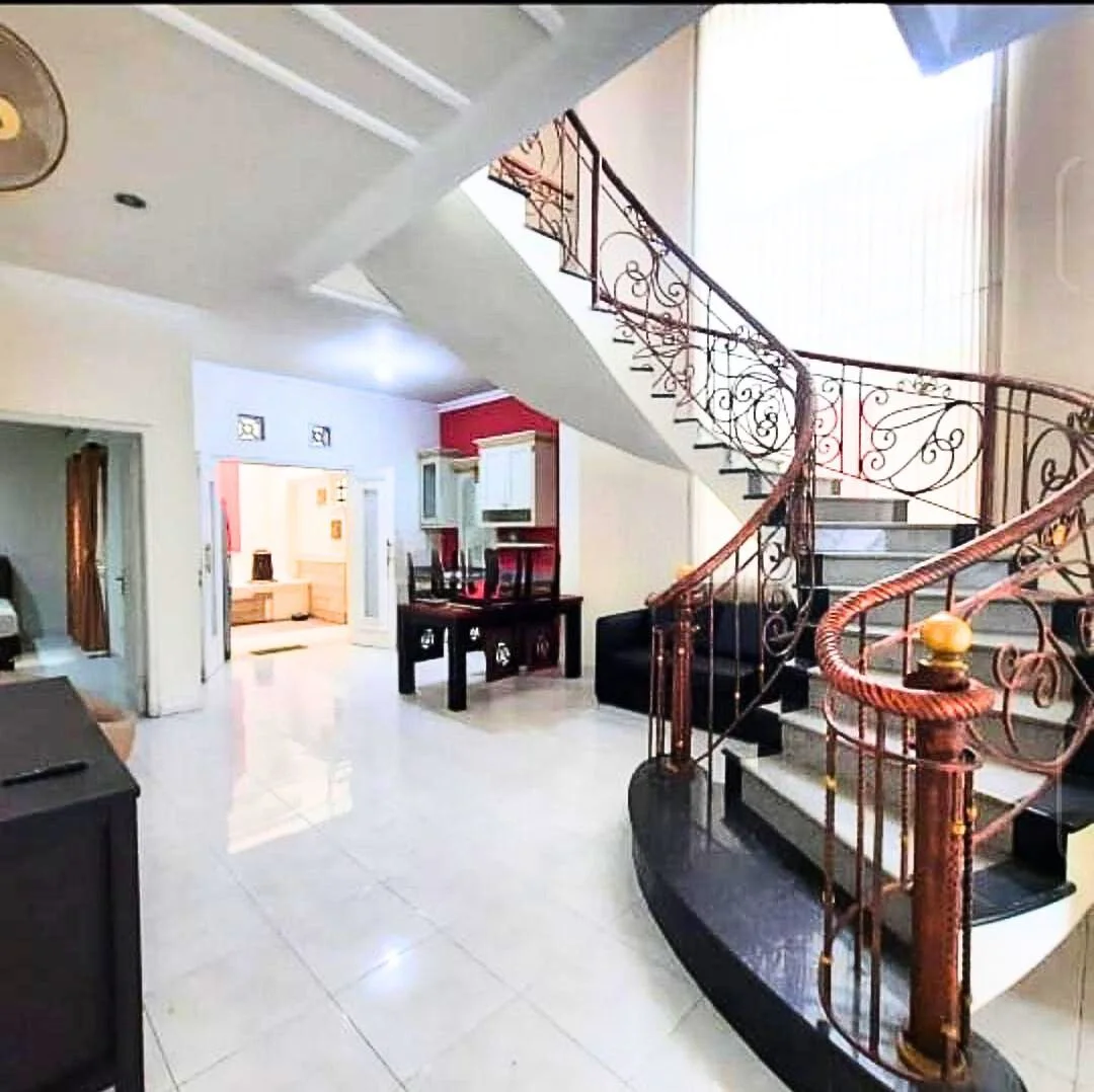 Dijual/Disewa Rumah Lokasi Strategis Siap Huni Tenggilis Surabaya Selatan - Thumbnail 2