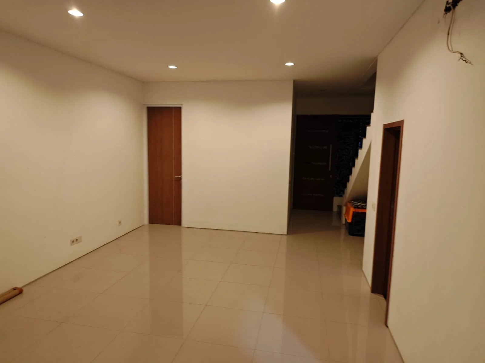 Disewakan Rumah 3 Lantai Siap Huni di Graha Natura Surabaya Barat - Thumbnail 2