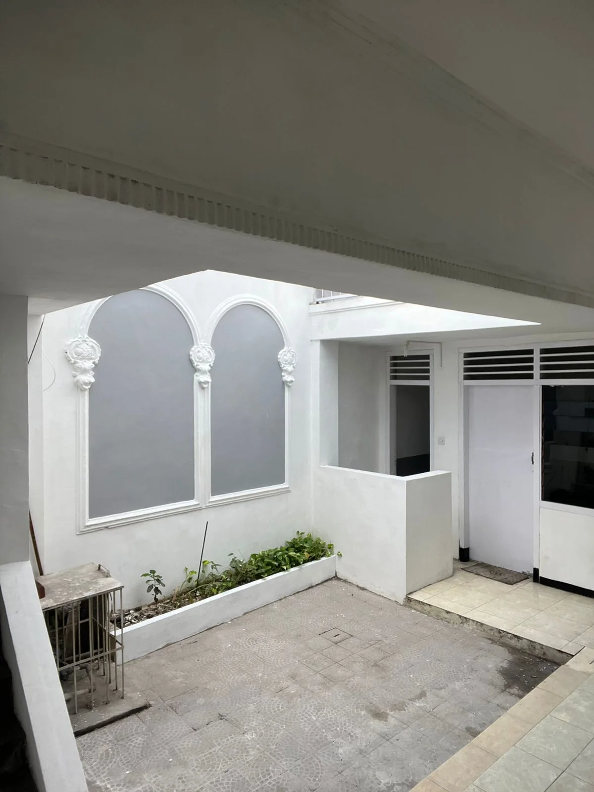 Jual/Sewa Rumah Terawat 2 Lantai Pucang Lokasi Strategis Surabaya Timur - Thumbnail 3
