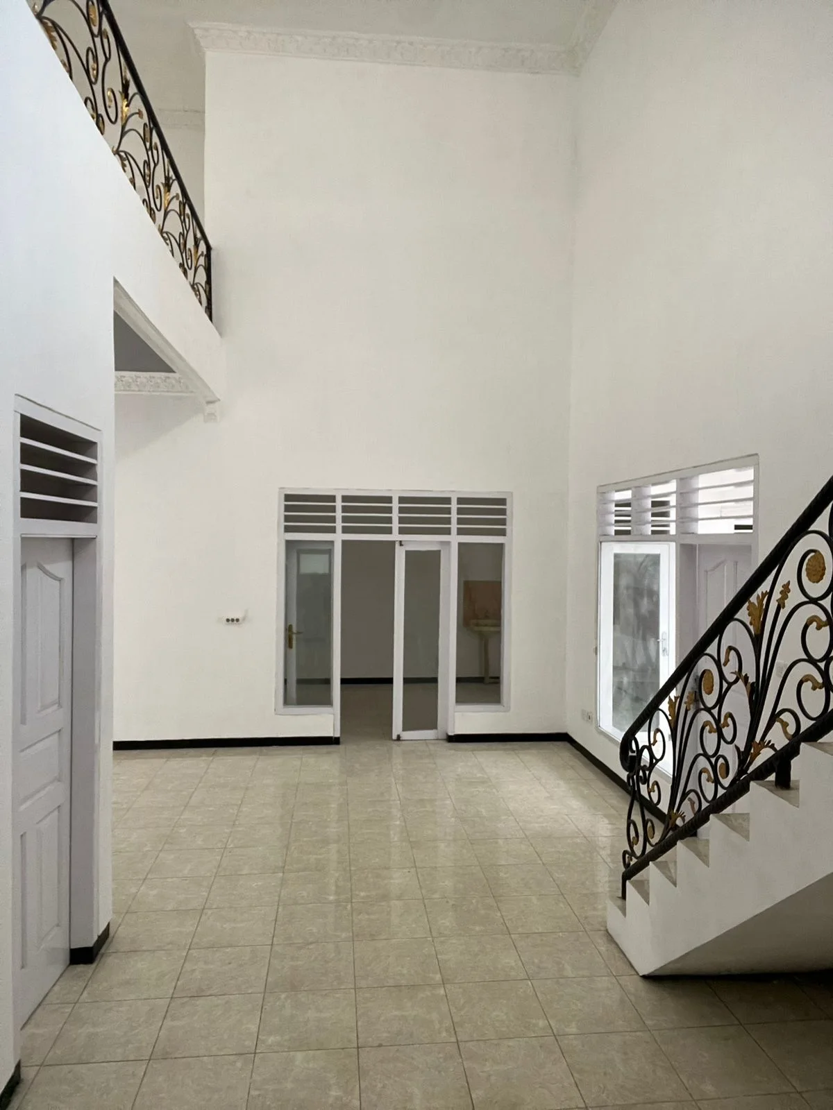 Jual/Sewa Rumah Terawat 2 Lantai Pucang Lokasi Strategis Surabaya Timur - Thumbnail 4