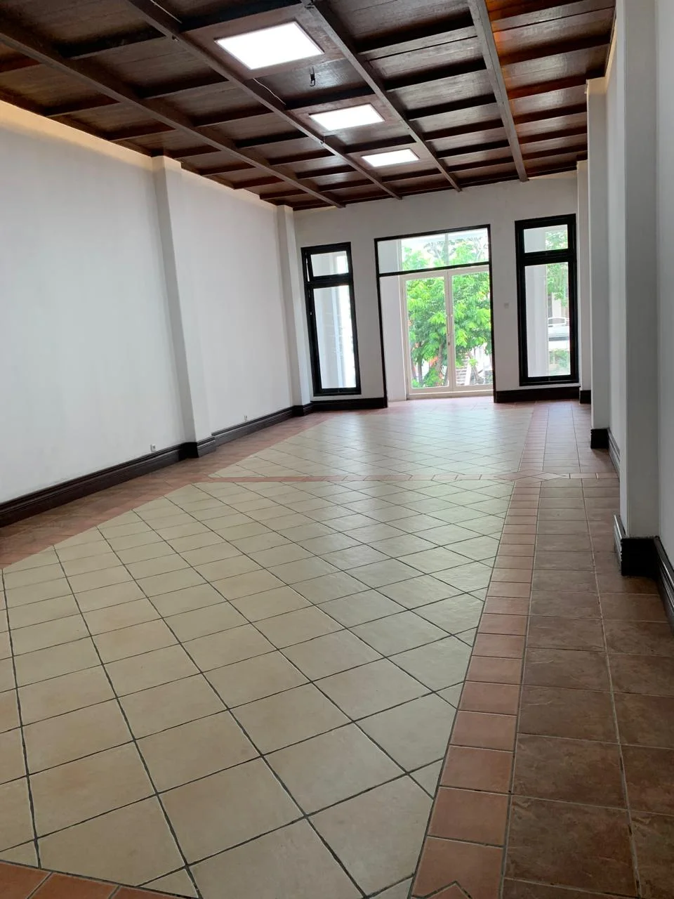 Dijual Rumah Usaha 3,5 Lantai Strategis di Satelit Barat Surabaya Barat - Thumbnail 4