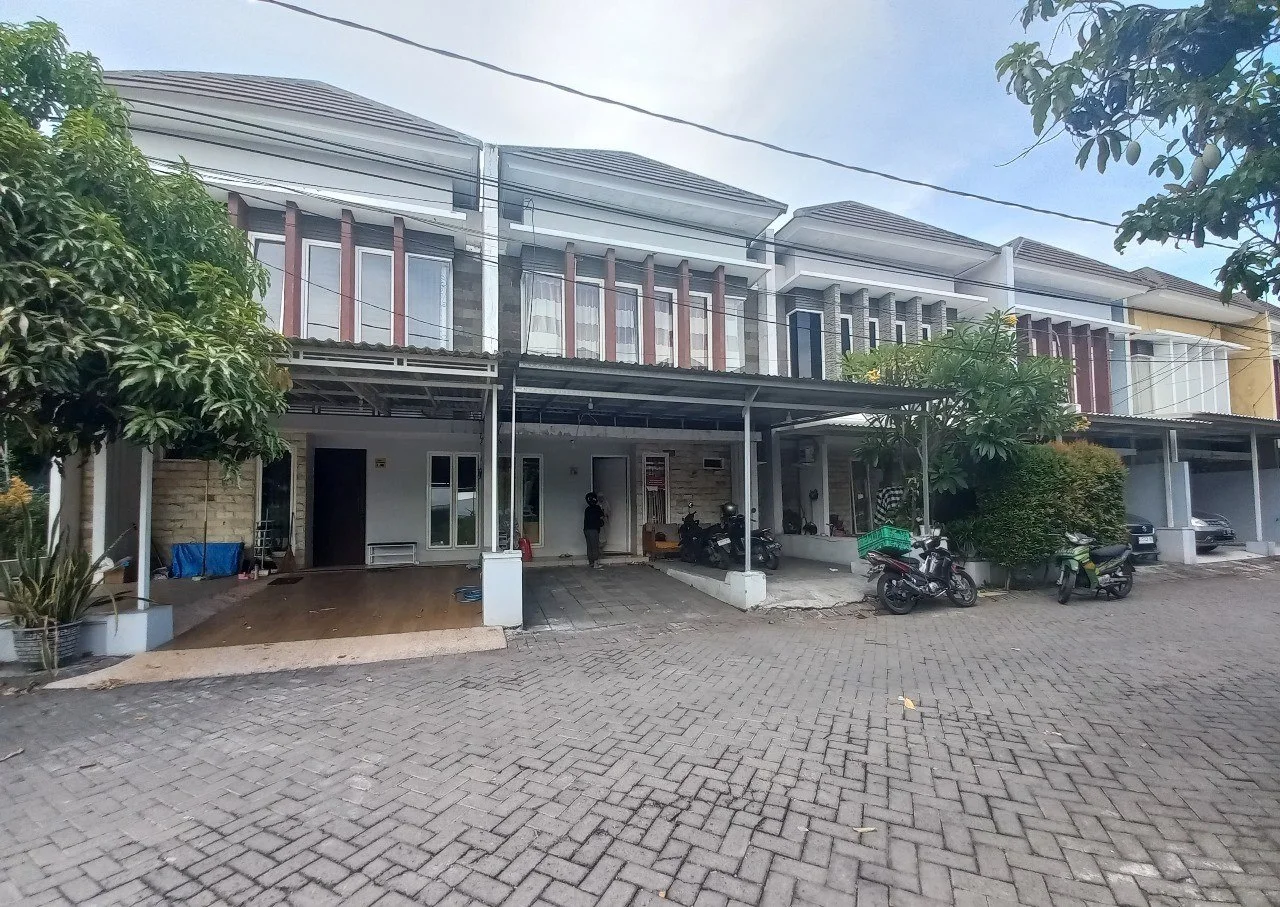 TAMPAK-DEPAN-RUMAH-GREEN-SEMANGGI