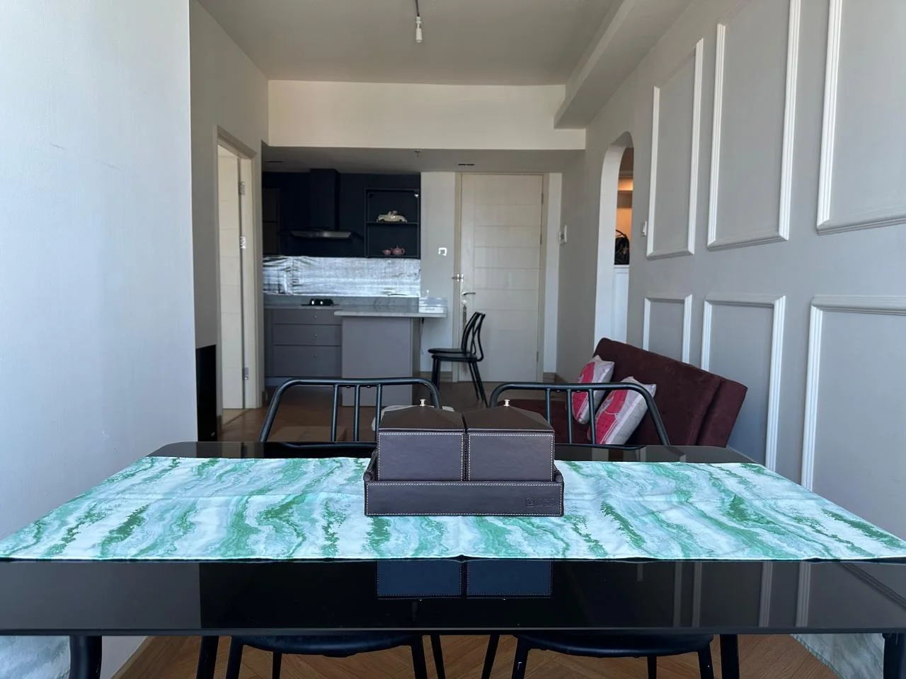 Disewakan Apartemen Unit Premium Full Furnish di Pakuwon Mall Benson Surabaya - Thumbnail 2