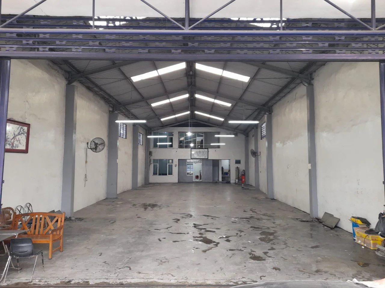 Dijual/Disewakan Gudang/Showroom Mobil Strategis di Raya Kletek Sidoarjo - Image 1