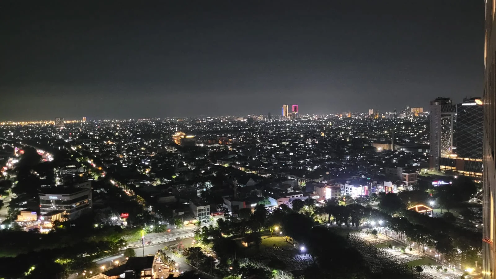 Disewakan Apartemen 2 Bedroom Grand Sungkono Lagoon di Surabaya Barat - Thumbnail 2