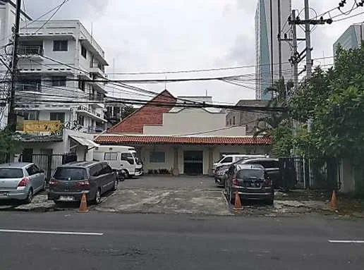 Jual-Lelang-Gedung-Ex-Klinik-Lokasi-Strategis-Dekat-Tunjungan-Plaza-Surabaya