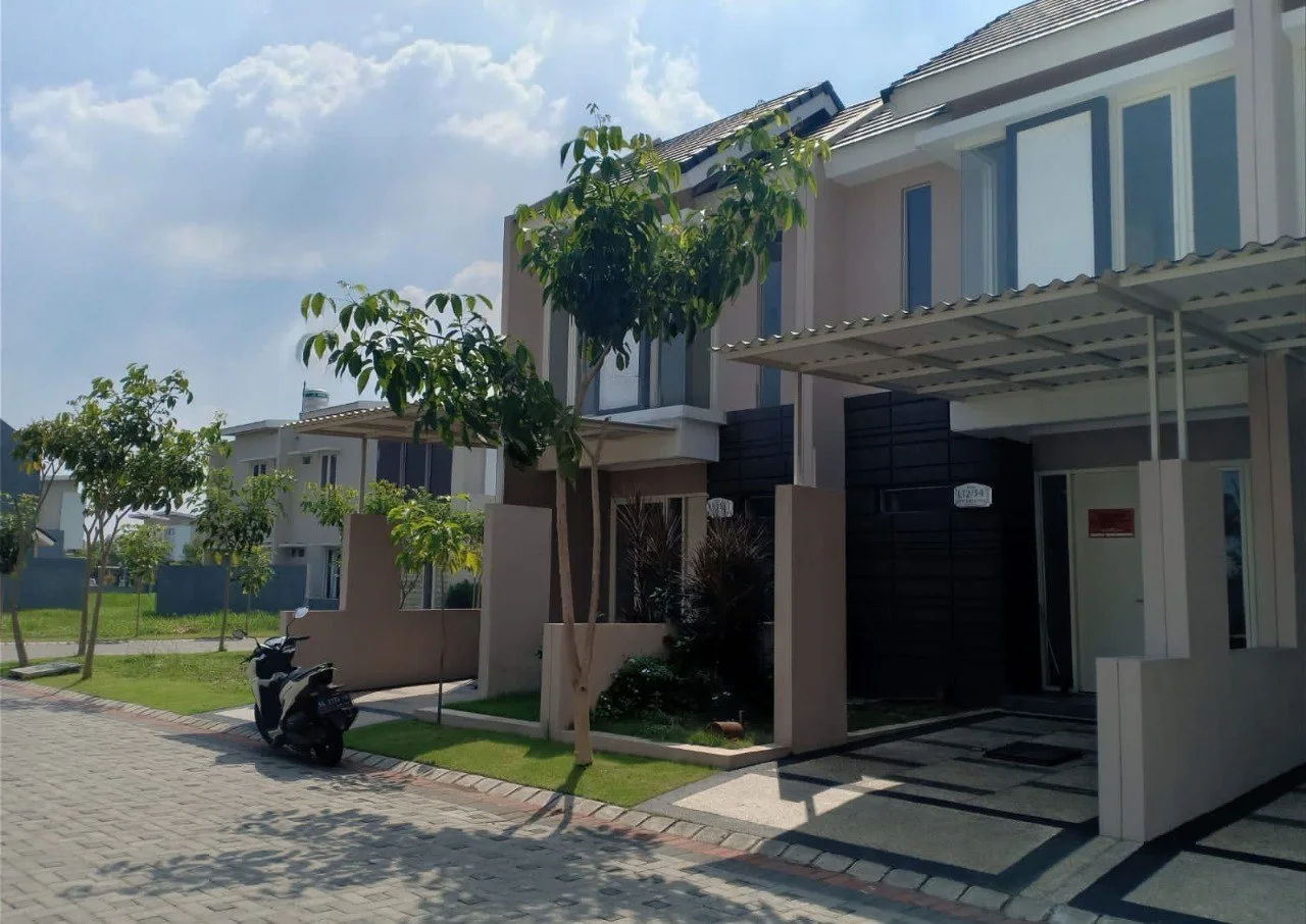 Jual-Lelang-Rumah-Lokasi-Strategis-Dekat-Pasar-dan-RS-di-Puri-Safira-Regency-Gresik
