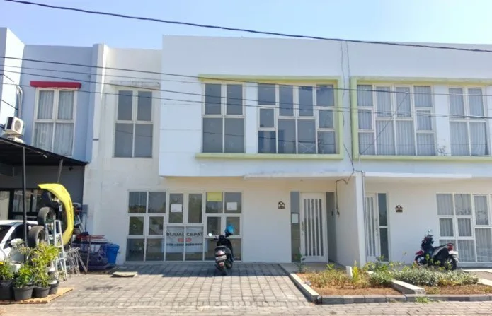 Dijual-Lelang-Rumah-Strategis-Dekat-Pusat-Kota-di-Perum-Green-Florencia-Sidoarjo