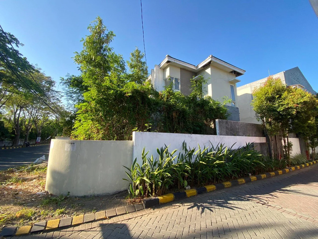 Dijual-Lelang-Rumah-Hook-Lokasi-Strategis-di-Semanggi-Mangrove-Surabaya-Timur