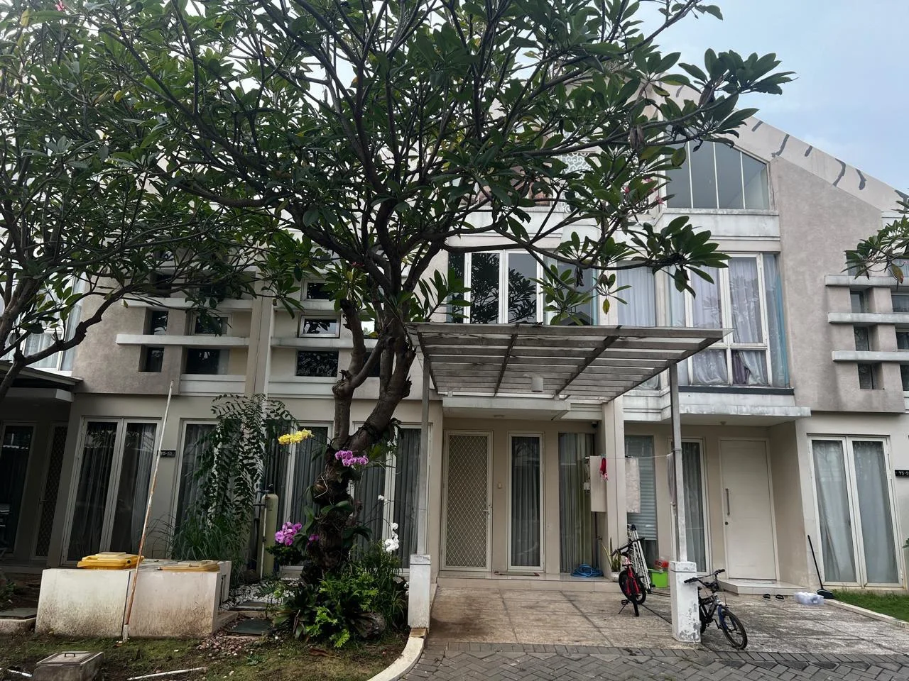 Dijual-Rumah-Lelang-Mewah-dan-Strategis-Cocok-Untuk-Investasi-di-Surabaya-Barat