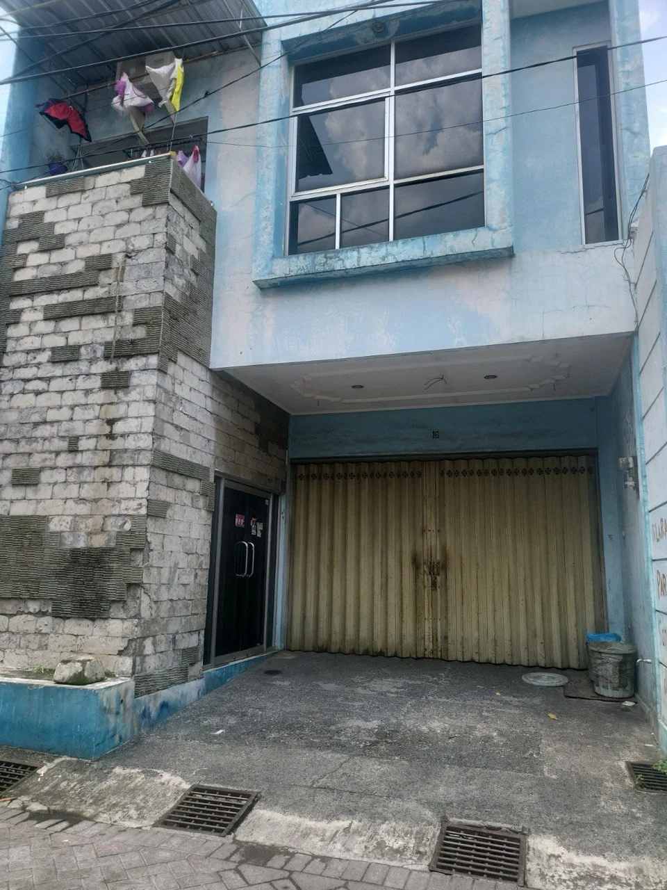 Jual-Rumah-Usaha-Lokasi-Strategis-Dekat-Tol-dan-Mall-di-Banyu-Urip-Surabaya