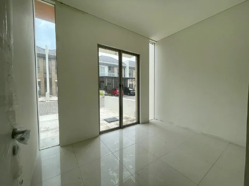 Dijual Rugi Rumah 2 Lantai Siap Huni Lokasi Strategis di Garberra Greenland Gresik - Thumbnail 4