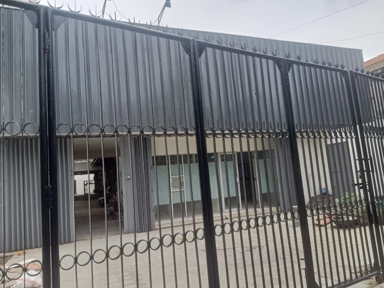 Dijual/Disewakan Rumah Mewah Investasi & Hunian Premium di Kranggan Surabaya Pusat - Image 1