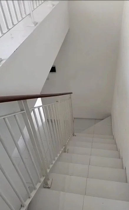 Dijual Rumah Modern 2 Lantai di Zimbali Costa Pakuwon City Surabaya Timur - Thumbnail 2