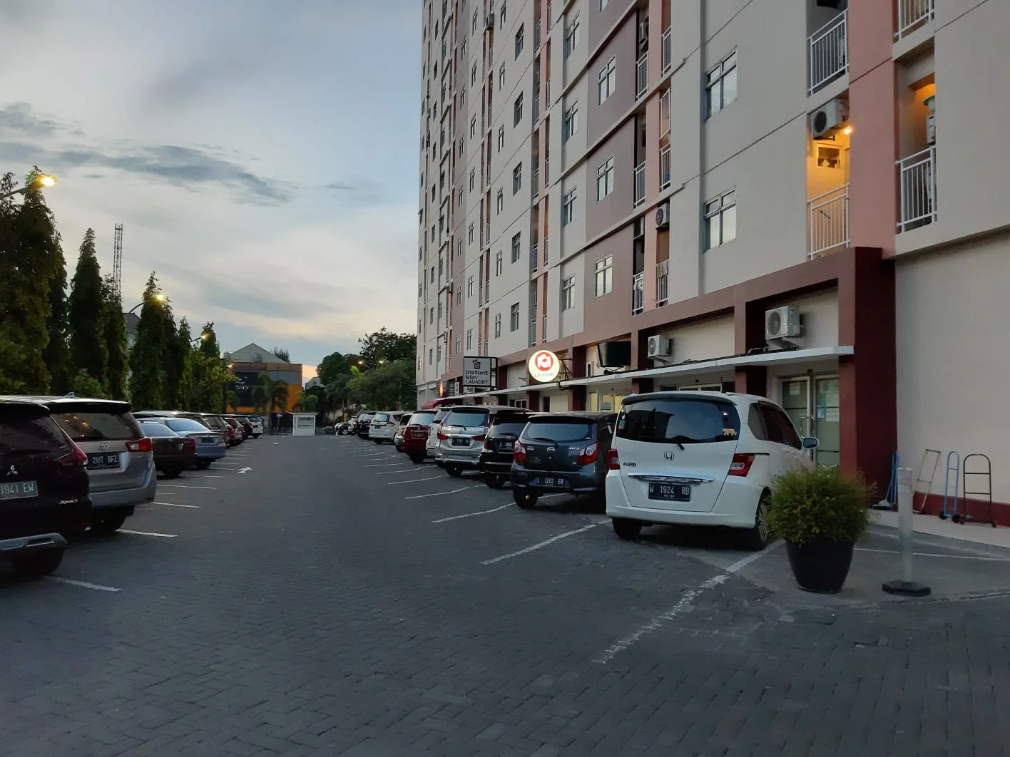 Jual Apartemen Studio Gunawangsa Manyar Lokasi Strategis Surabaya Timur - Thumbnail 2