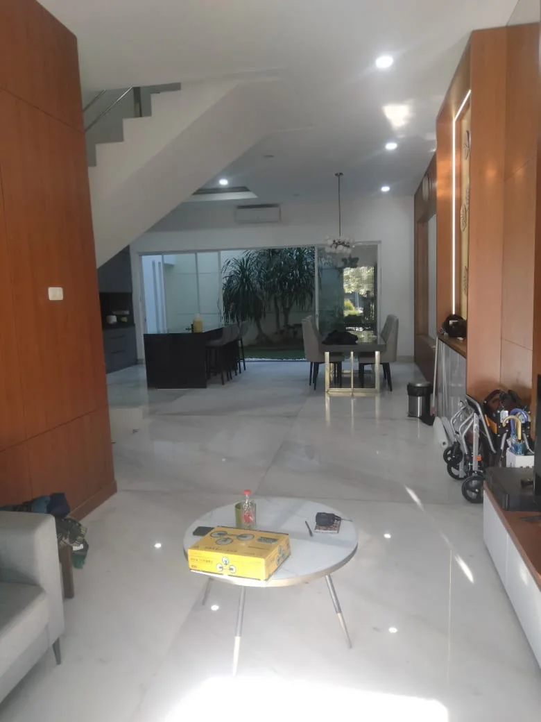 Dijual Cepat Rumah Mewah 2,5 Lantai di East Emerald Mansion Citraland Surabaya Barat - Thumbnail 2