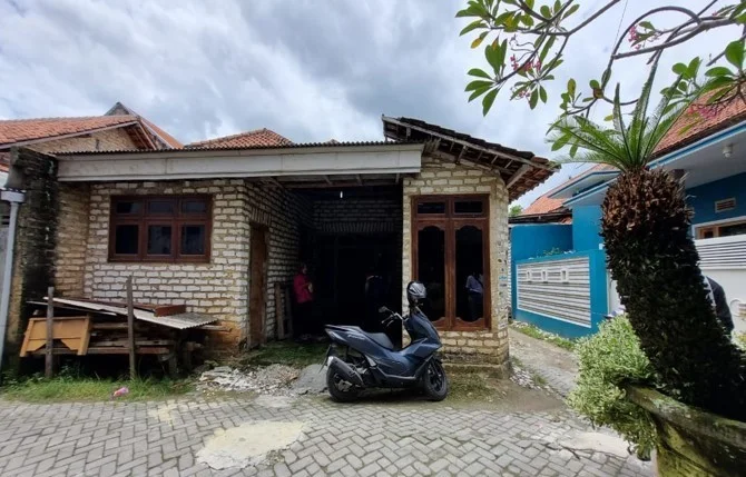 rumah-di-desa-kemanyoran-madura