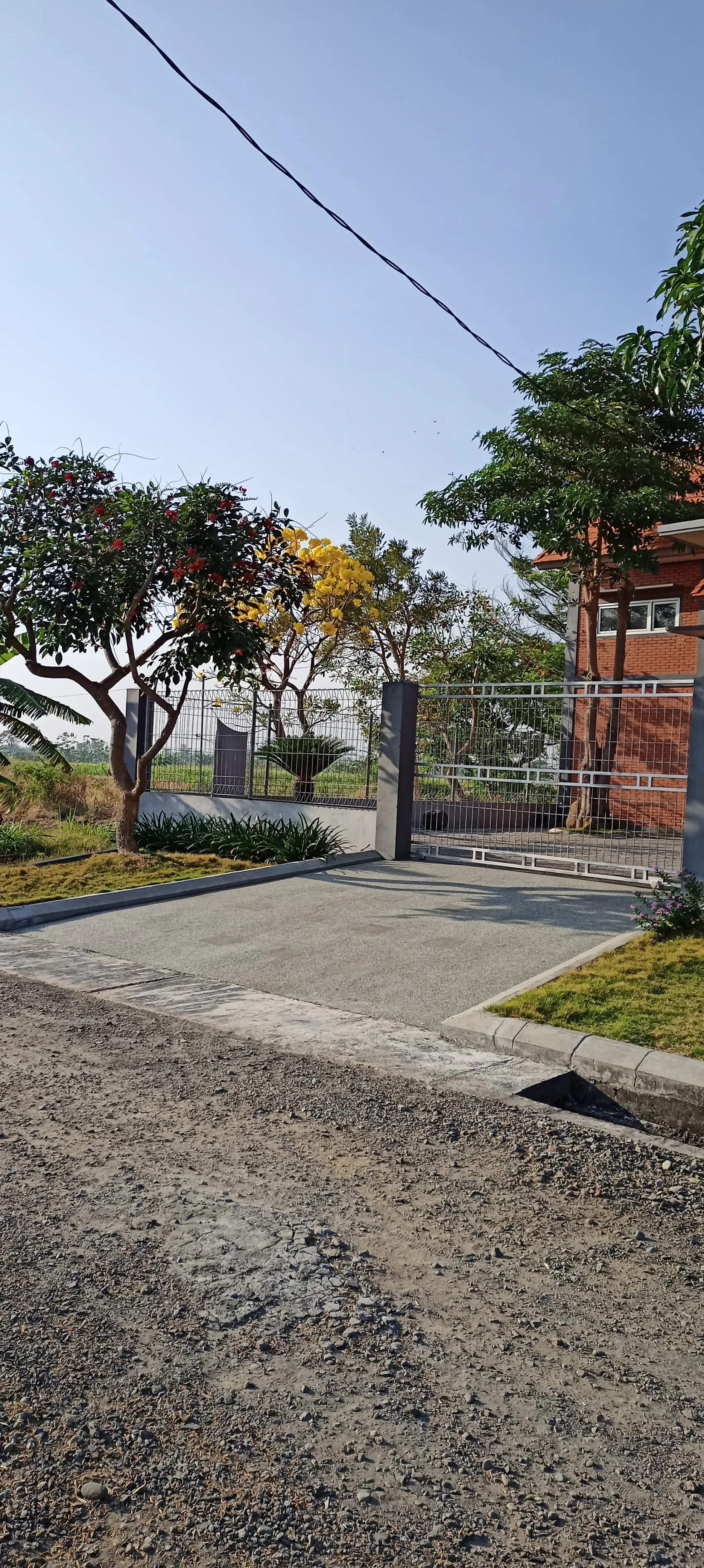 Dijual Rumah Luas Cocok Untuk Investasi di Kedamean Gresik - Thumbnail 2