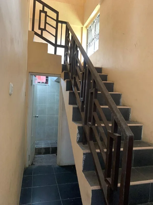 Dijual Rumah dan Toko Lokasi Strategis di Jalan Moh. Yamin Atambua NTT - Thumbnail 4