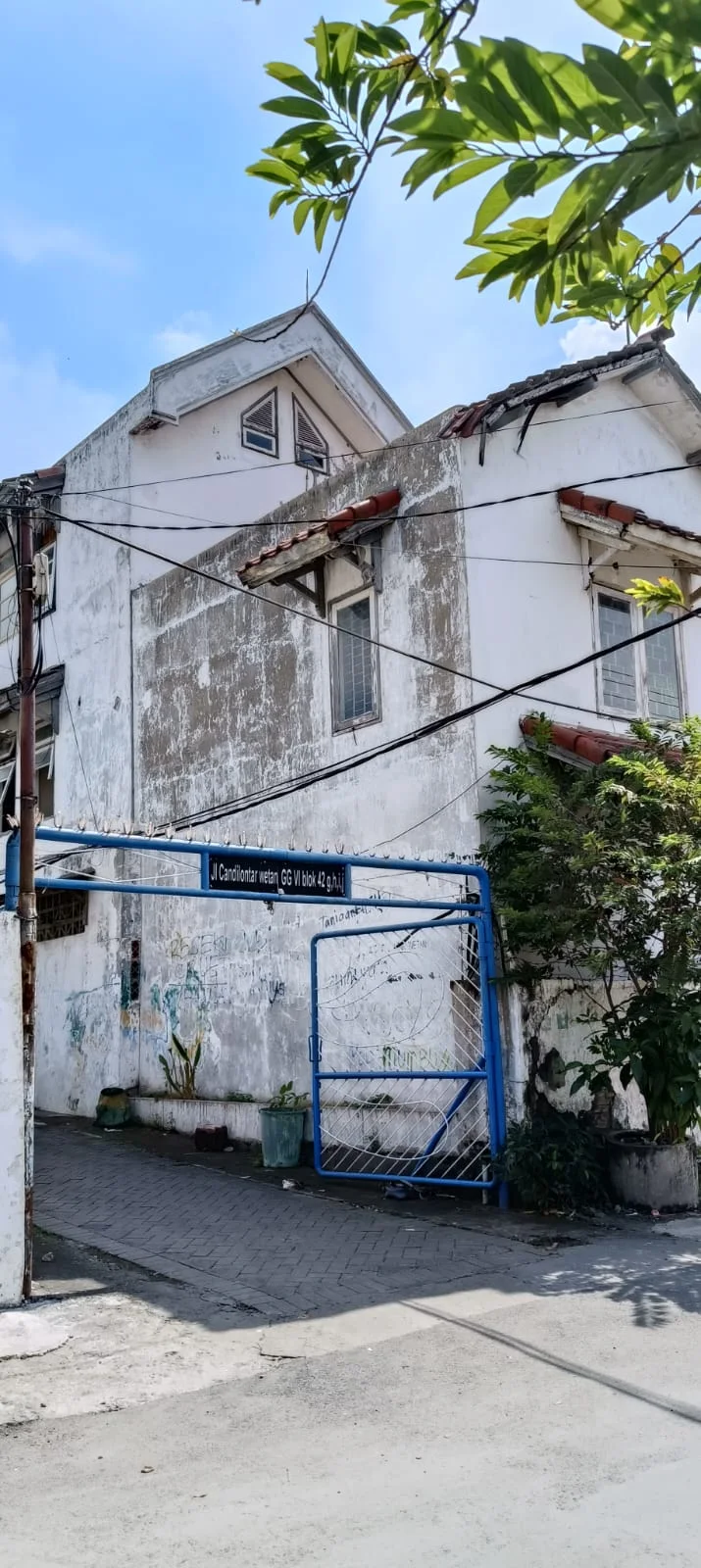 Dijual-Rumah-Hook-Hitung-Tanah-Cocok-Untuk-Hunian-atau-Usaha-Surabaya-Barat