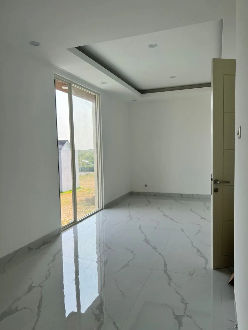 Dijual Rumah 3 Lantai Siap Huni di Pakuwon City Grand Island Suvadiva Surabaya Timur - Thumbnail 3