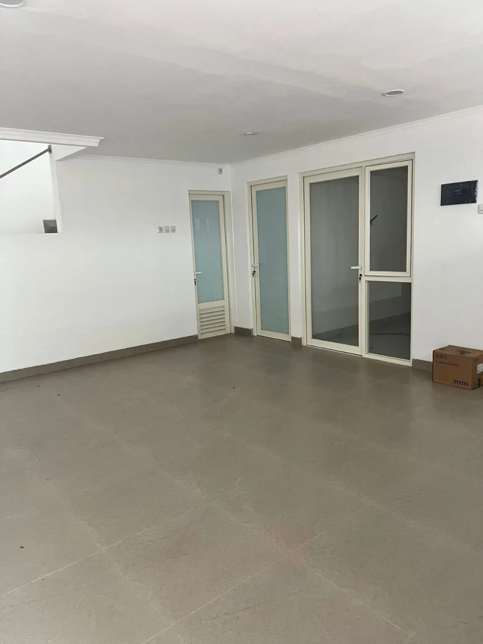 Dijual Rumah 3 Lantai Siap Huni di Pakuwon City Grand Island Suvadiva Surabaya Timur - Thumbnail 2