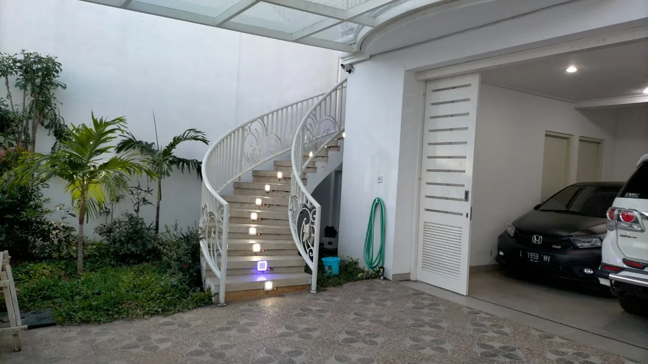 Dijual Rumah Mewah 2 Lantai Full Furnish Surabaya Selatan - Thumbnail 3