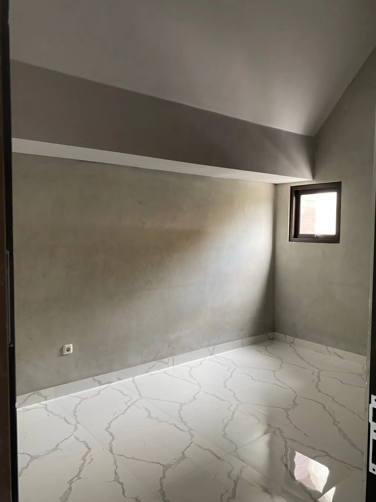 Dijual Rumah Baru Scandinavian 2 Lantai di Kutisari Indah Utara, Surabaya Selatan - Thumbnail 2