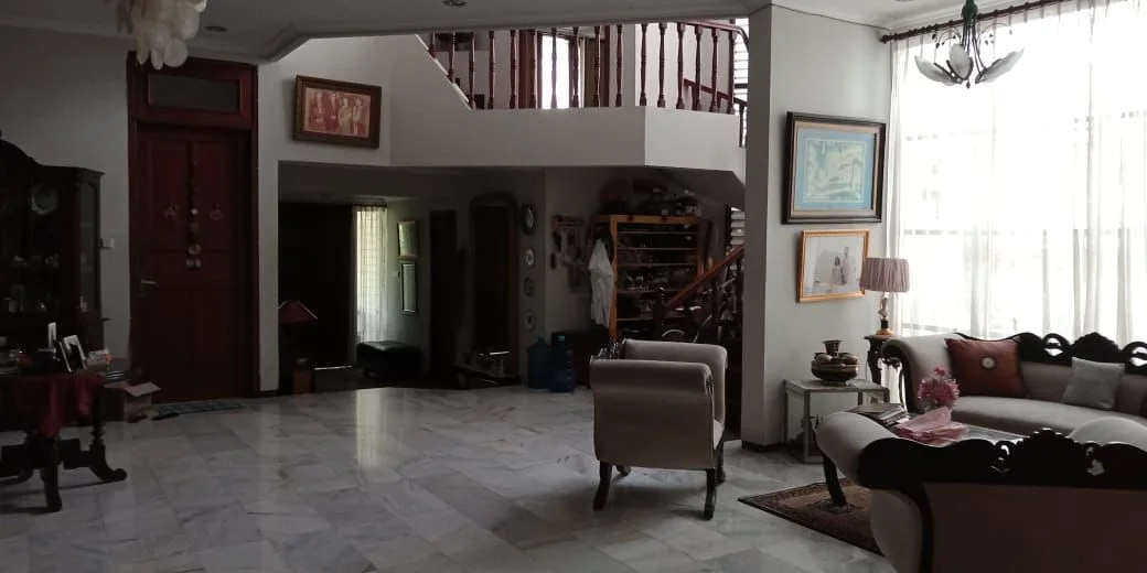 Dijual Rumah Mewah 2 Lantai di Margorejo Indah, Surabaya Selatan - Thumbnail 2