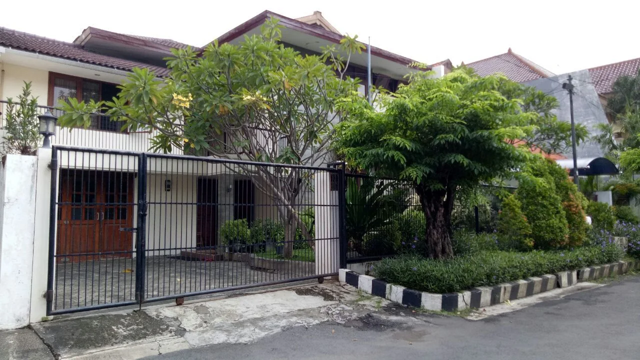 DIJUAL-RUMAH-MEWAH-2-LANTAI-DI-MARGOREJO-INDAH