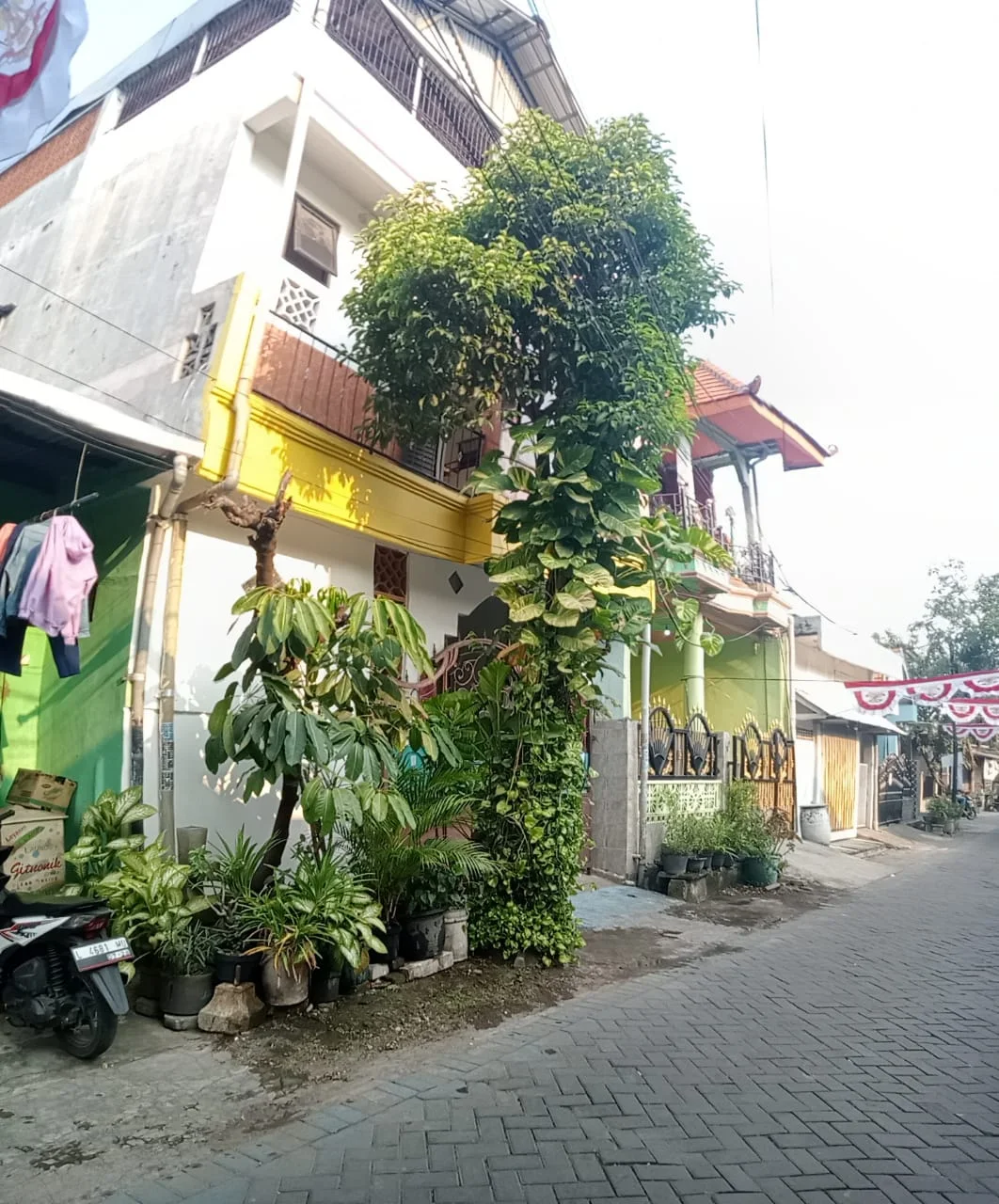 DIJUAL-RUMAH-3-LANTAI-KEBRAON