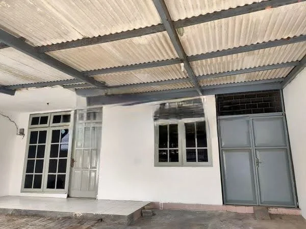rumah-lama-simpang-darmo-permai-selatan-