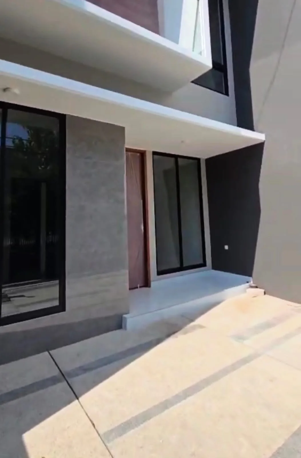 Dijual Rumah Baru 2 Lantai Strategis di Kutisari Indah Utara Surabaya Timur - Thumbnail 3