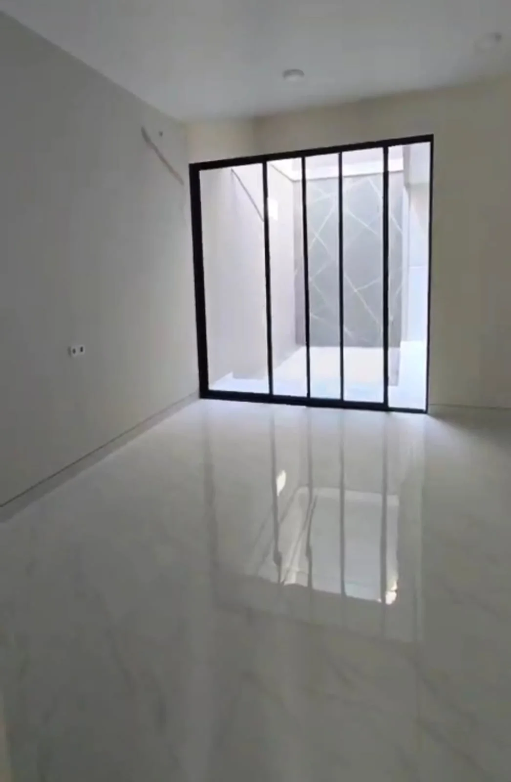 Dijual Rumah Baru 2 Lantai Strategis di Kutisari Indah Utara Surabaya Timur - Thumbnail 4