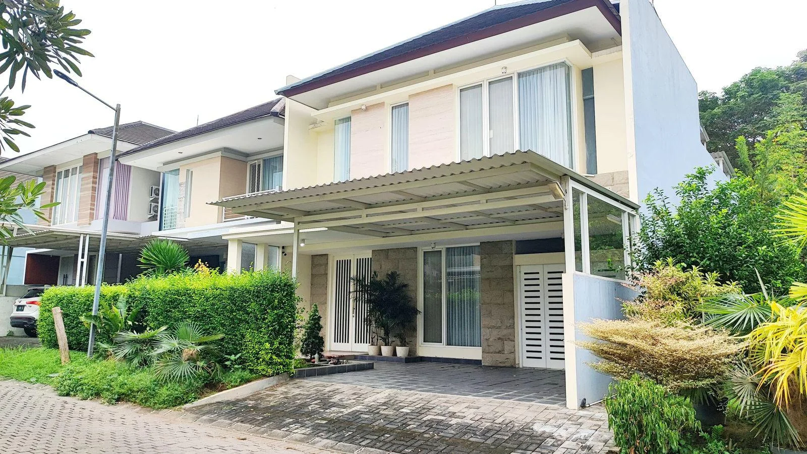 Dijual-Rumah-Mewah-2-Lantai-Woodland-Lokasi-Premium-Strategis-Citraland-Surabaya-Barat