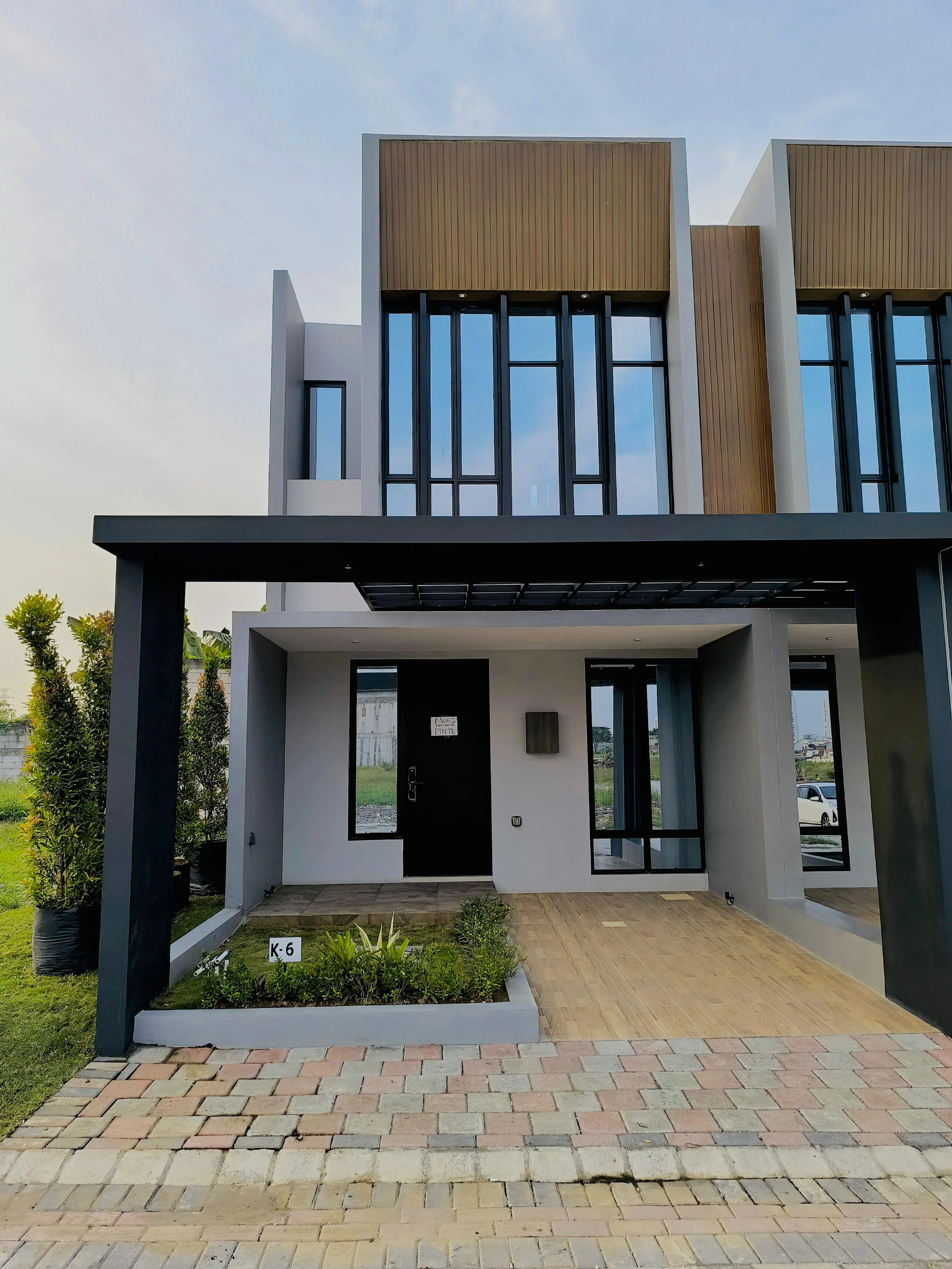 Dijual-Rumah-Mewah-Baru-di-Darmo-Graha-Residence-Surabaya-Barat