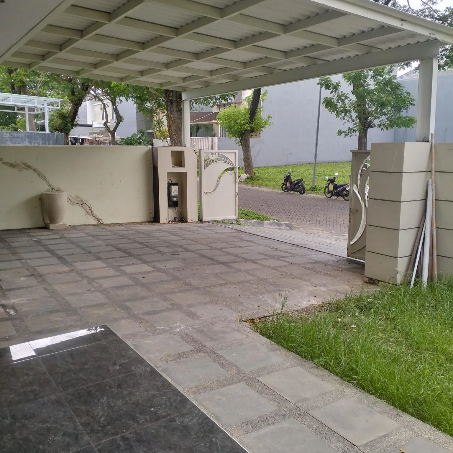 Dijual Rumah Hook Minimalis di Woodland Citraland, Surabaya Barat - Thumbnail 2