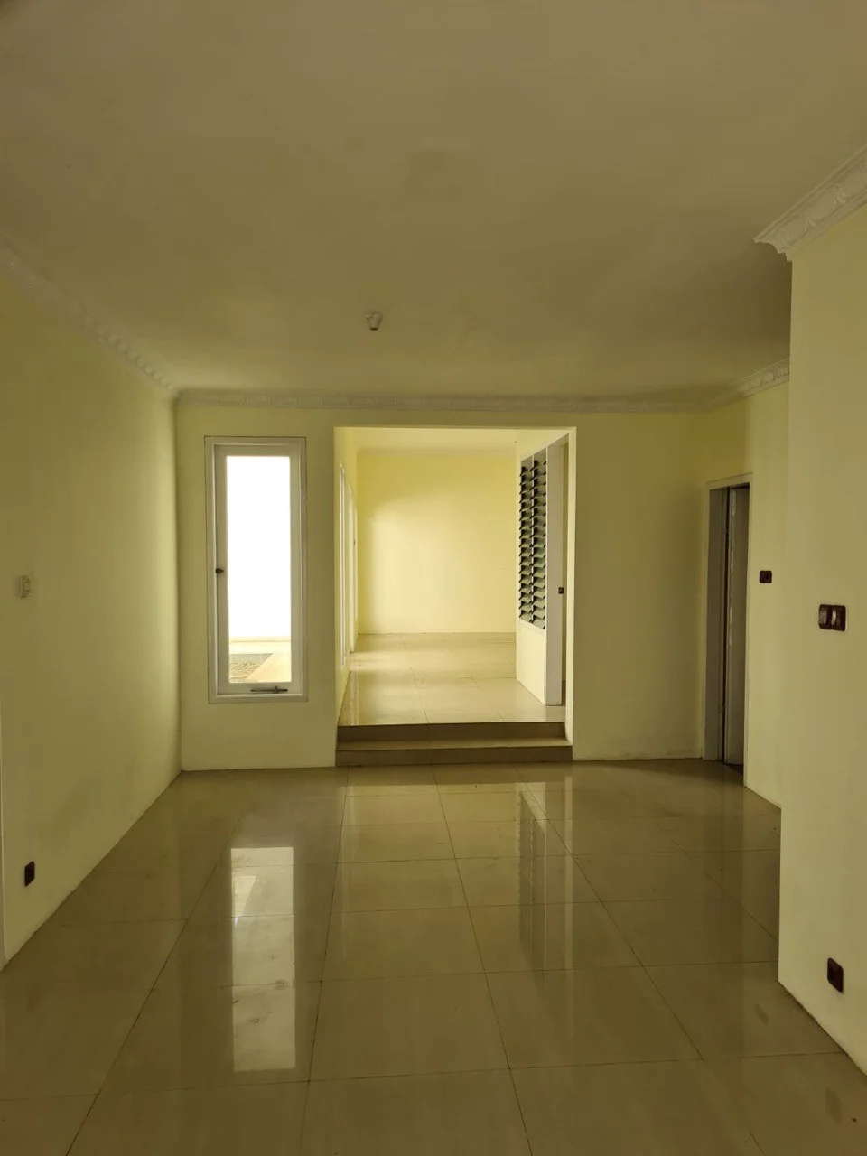 Dijual Rumah Luas Nyaman di Kawasan Elit Darmo Harapan Indah Surabaya Barat - Thumbnail 4