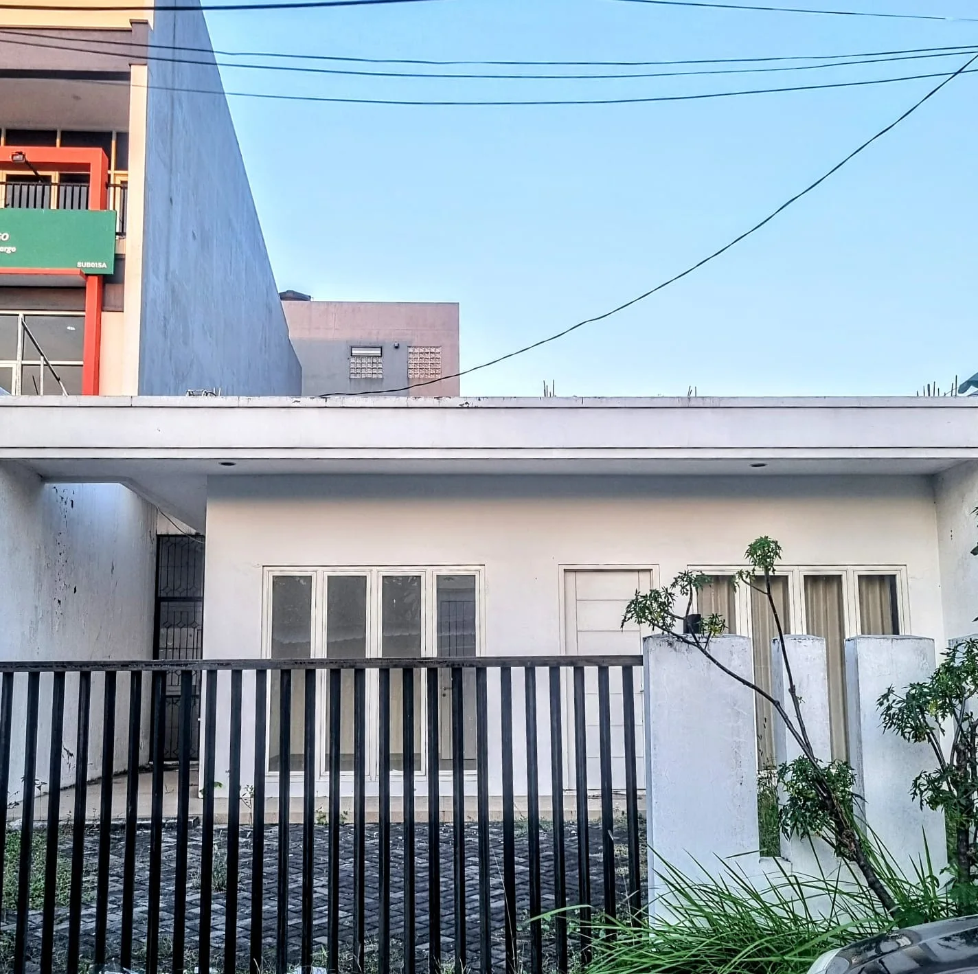 tampak-depan-rumah-wiyung