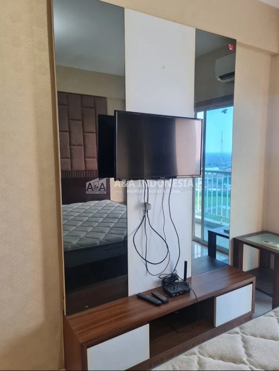 Disewakan Unit Apartemen Puncak Bukit Golf Full Furnish di Surabaya Barat - Thumbnail 3