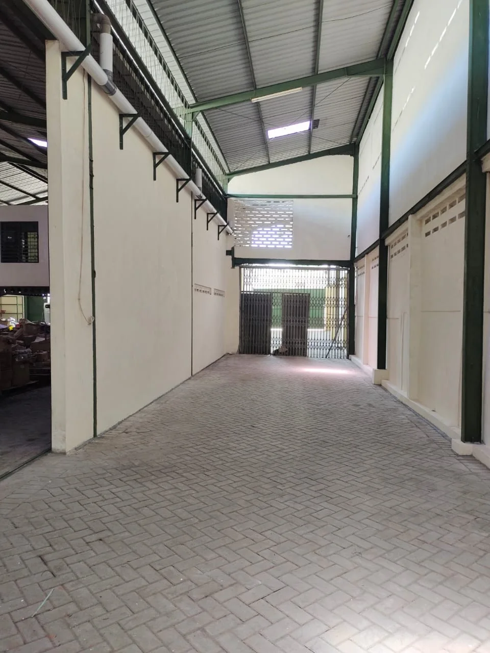 Dijual/Disewakan Gudang Komersial Strategis di Kawasan Margomulyo Permai Surabaya Barat - Thumbnail 3