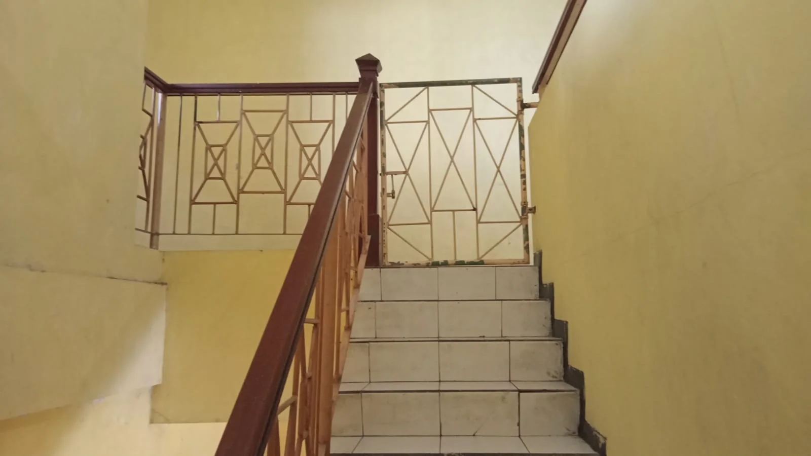 Disewakan Ruko Komersial 2 Lantai di Raya Mulyosari Surabaya Timur - Thumbnail 2