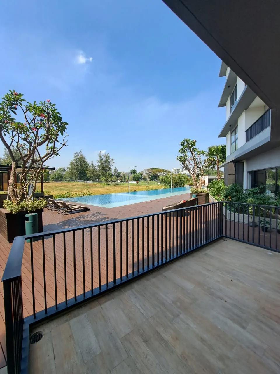 Disewakan Apartemen Mewah di Graha Golf Tower Alexa Surabaya Barat - Thumbnail 2
