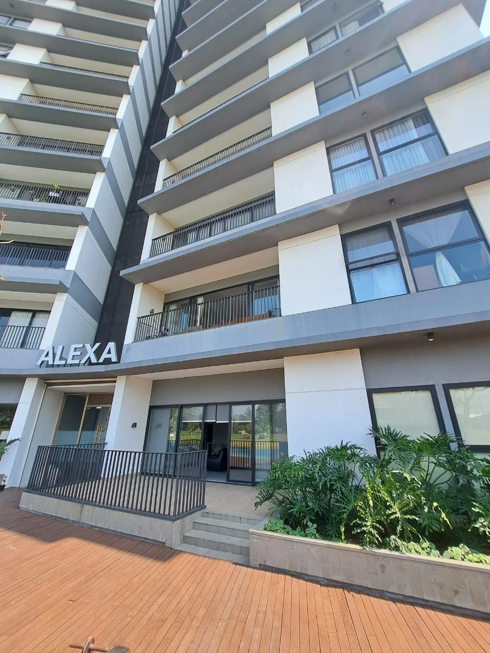 Disewakan Apartemen Mewah di Graha Golf Tower Alexa Surabaya Barat - Image 1