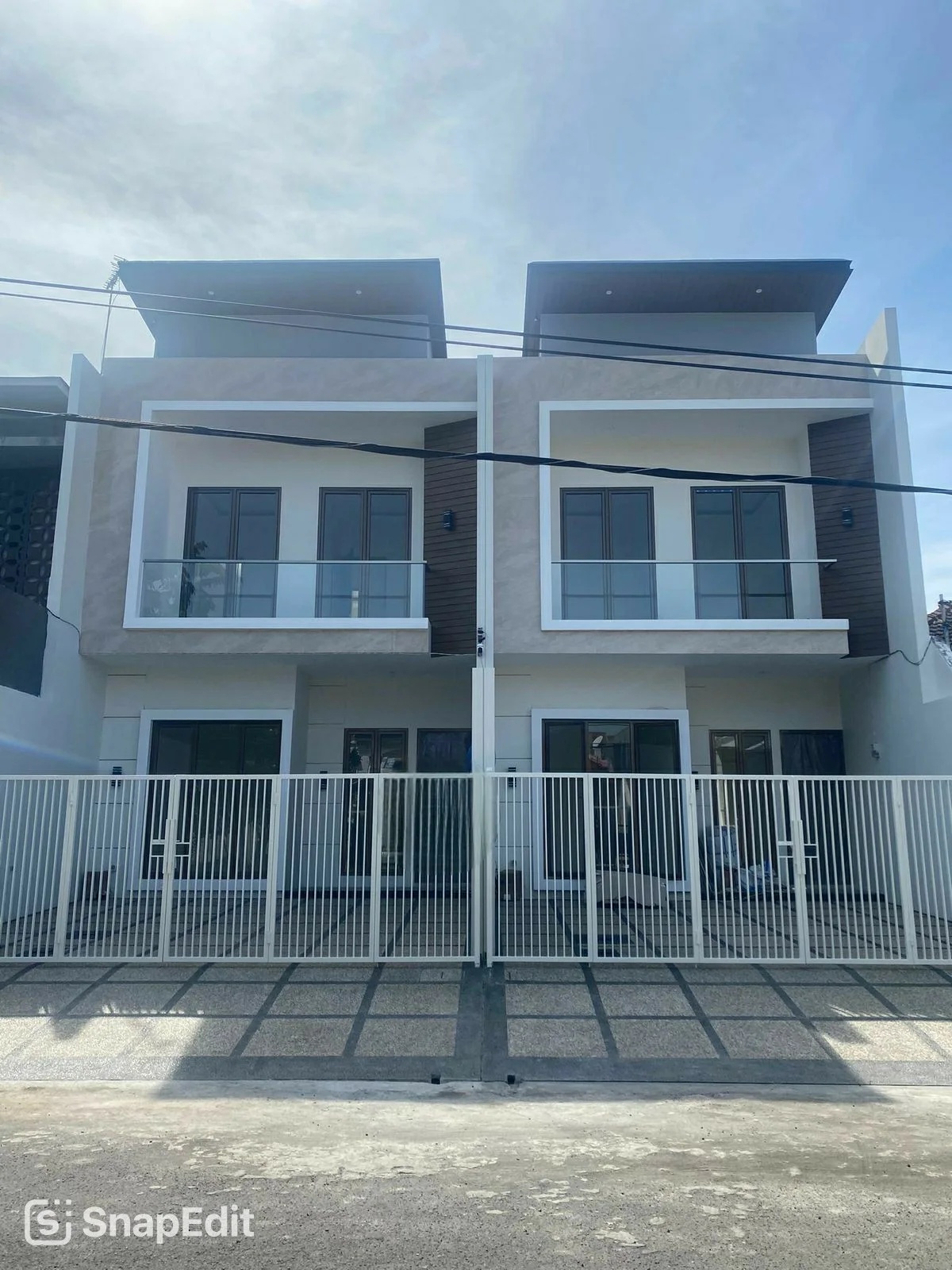 Dijual-rumah-baru-siap-huni-dengan-desain-modern-minimalis-berlokasi-strategis-di-Baruk-Tengah-Surabaya-Timur-hanya-selangkah-dari-MERR