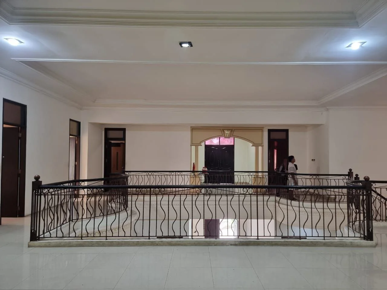 Disewakan Rumah Usaha Lokasi Strategis di Citraland Surabaya Barat - Thumbnail 2
