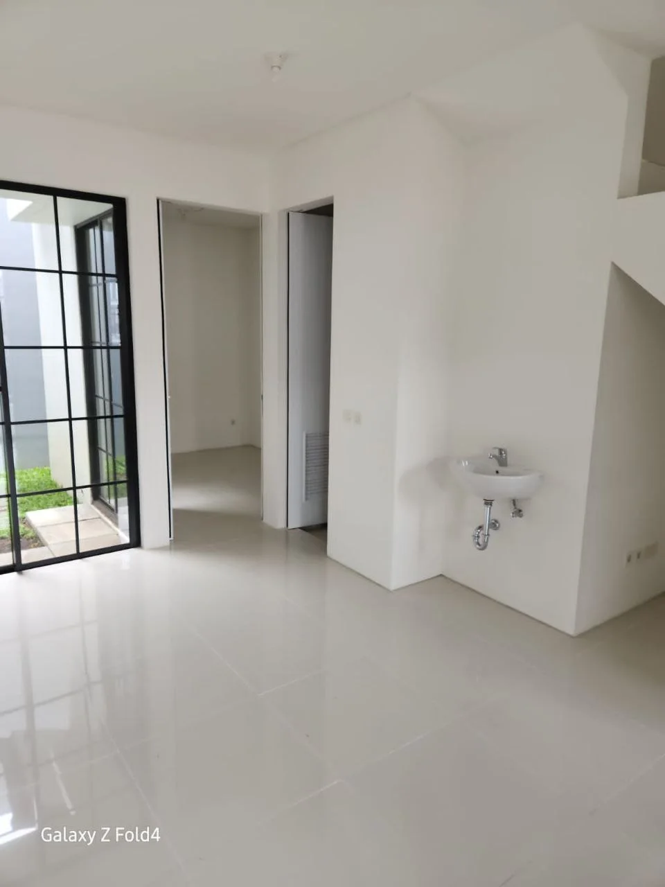 Disewakan Rumah Baru Gress Minimalis Graha Natura Dandelion Surabaya Barat - Thumbnail 2