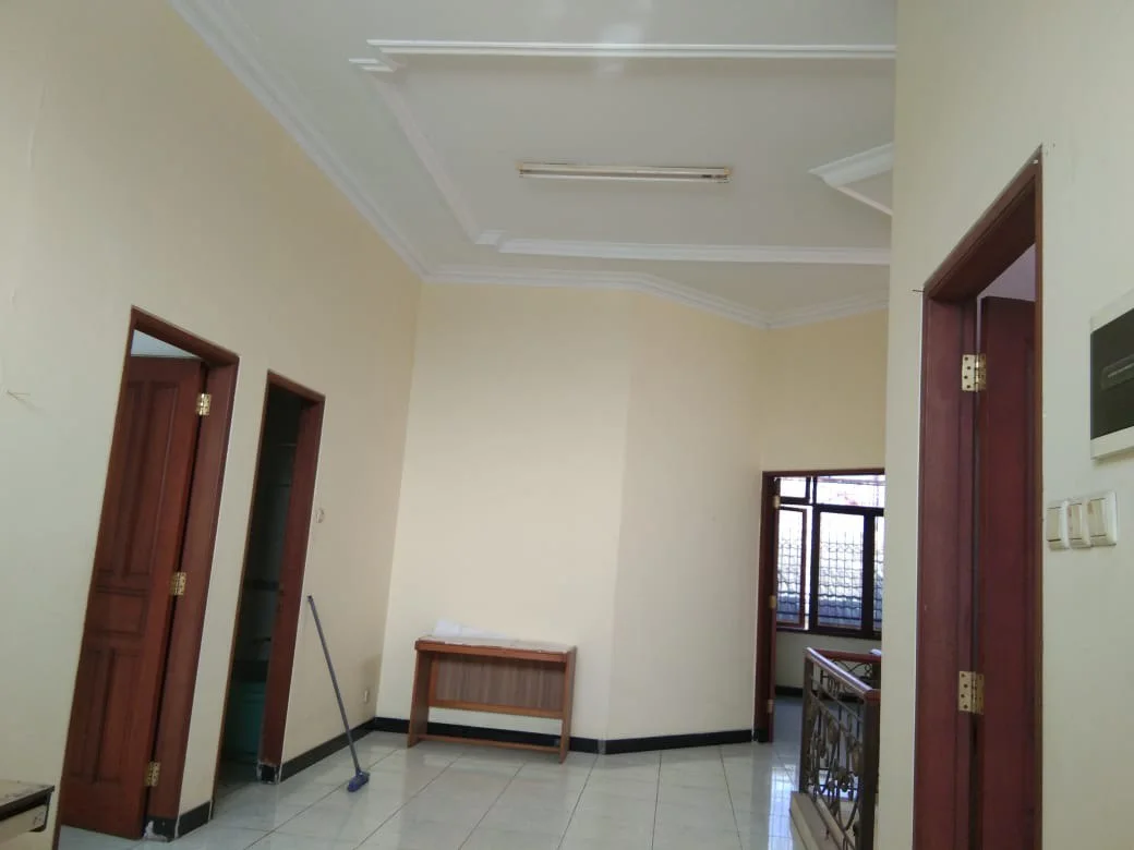 Dijual/Disewakan Rumah Nyaman di Simpang Darmo Permai Selatan Surabaya Barat - Thumbnail 2