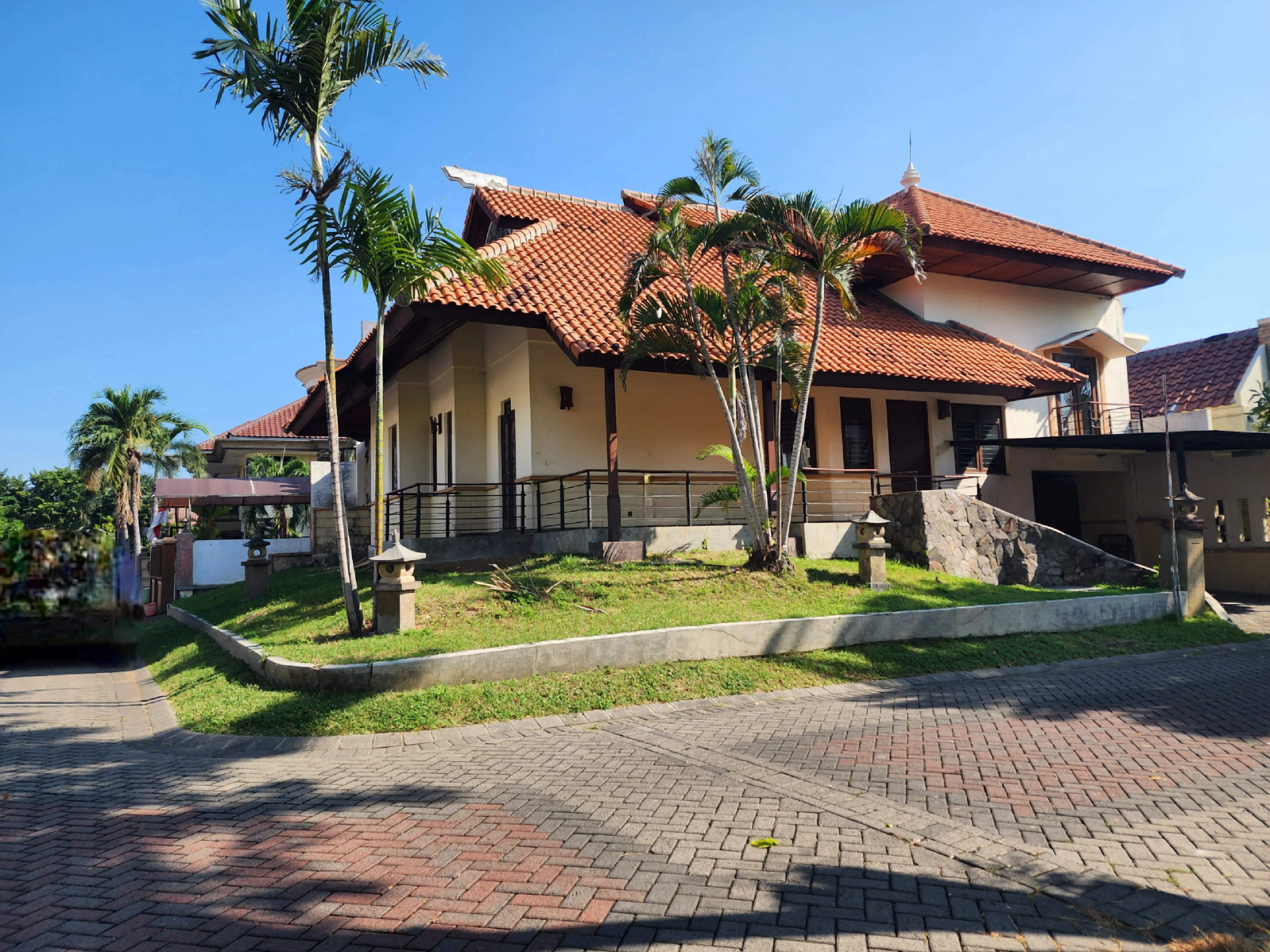 Disewakan-Rumah-International-Village-Citraland-Surabaya-Barat
